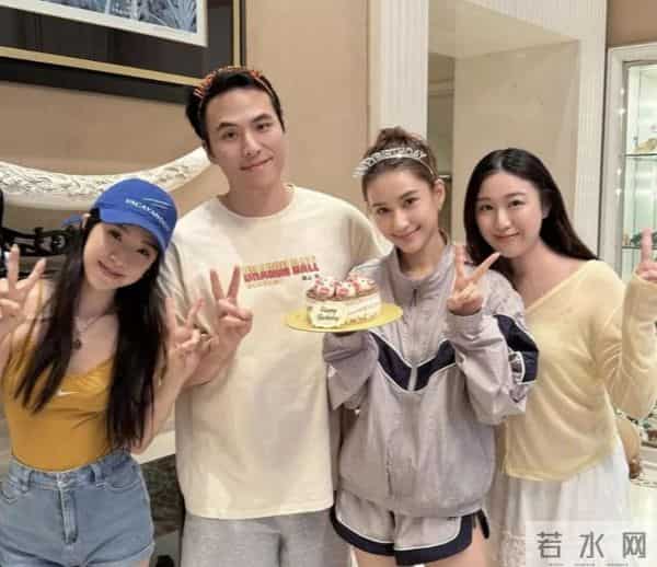 何超莲庆34岁生日,赌王三姨太陈婉珍露面,老公窦骁不在