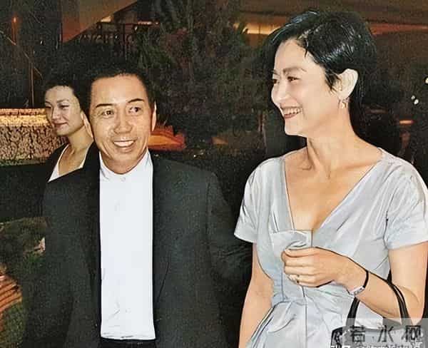 钱再多有什么用！林青霞奢华了一辈子，晚年竟然住进了“蟑螂屋”