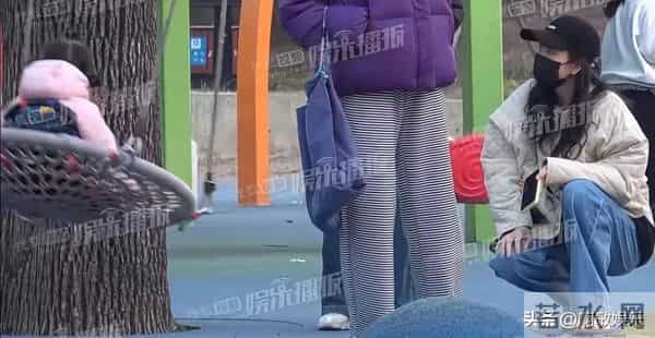 王鸥独自带娃现身公园,女儿萌翻全场!孩子生父仍是谜?
