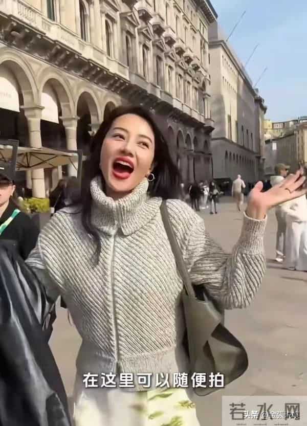 46岁高圆圆米兰街头放飞!没人认出素颜狂拍，生图状态看呆路人