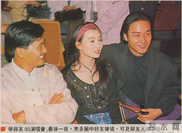 邱淑贞和昆凌坐一起看张学友演唱会，邱淑贞扎高马尾比昆凌漂亮！