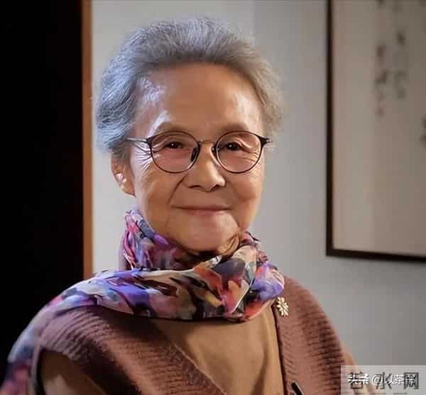 87岁吴彦姝没想到，丈夫和父母去世后，名校博士的外孙成她的依靠