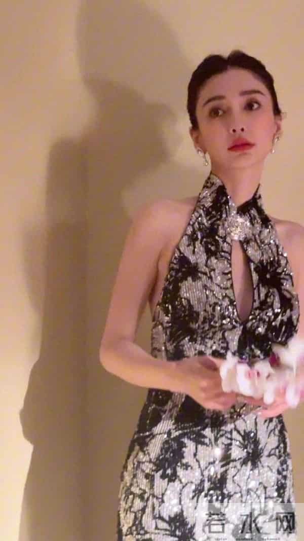 Angelababy纯欲氛围感拉满,美腿线条惊艳