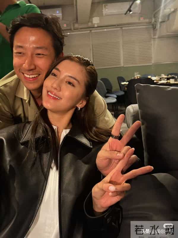 吴千语穿比基尼出海,富豪老公变猛男紧搂小腰,不舍放手好欢乐