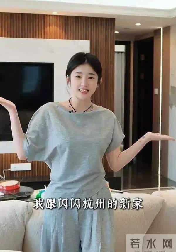 黄一鸣带女儿医院看病,闪闪聪明惹人疼,网友:王思聪会很遗憾!