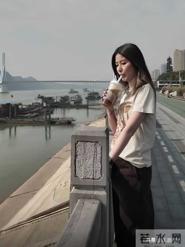 53岁陈慧琳：人生最大阻碍是脸大 宁愿肥也不医美 路边摊吃粉接地气