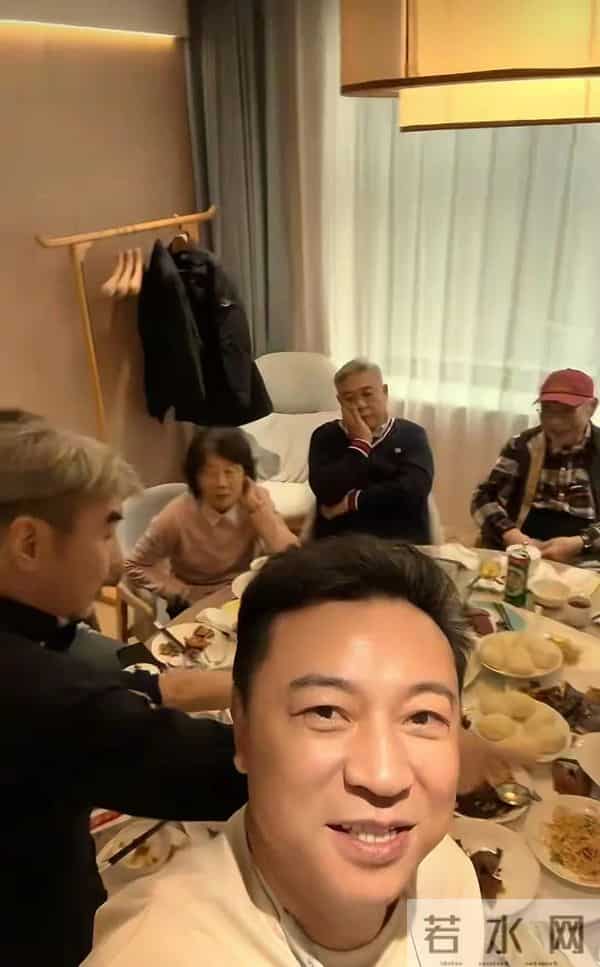 上戏表演系89级聚会：王琳周杰缺席任程伟露面，最年轻郝平最显老