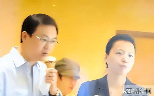 曾主持13年春晚，如今却跌落神坛的董卿，终要为“老赖”丈夫买单