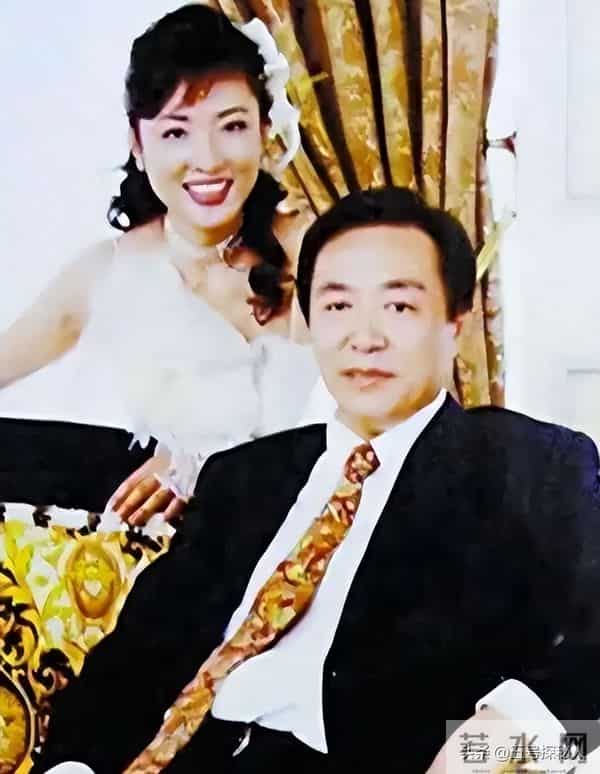 她“抛弃”前夫再嫁百亿富豪，从央视辞职8年，今56岁跨行当演员