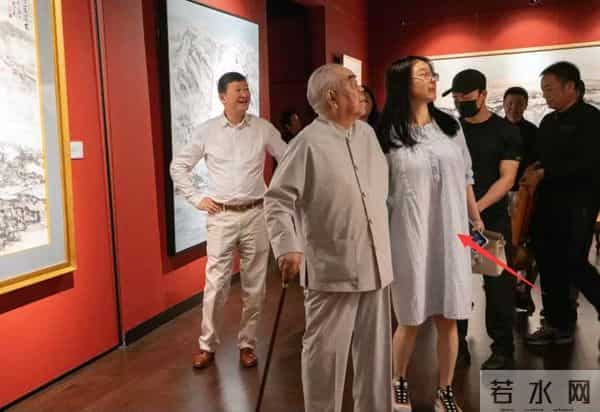 87岁范曾官宣得子，与女儿断绝关系，37岁妻子徐萌孕肚照曝光