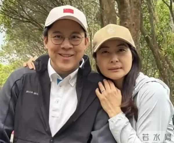 正式官宣！45岁霍启刚又升职了，级别很高，妻子郭晶晶的话全应验