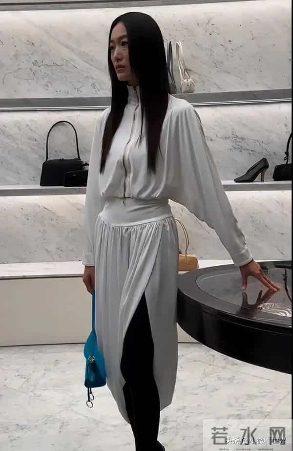 北京酒会太真实,吉娜“假胸”尴尬,娜然脸肿胀,秦舒培一脸男相