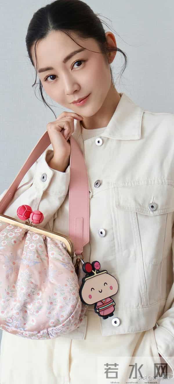 红气养人——卫诗雅时尚写真大图