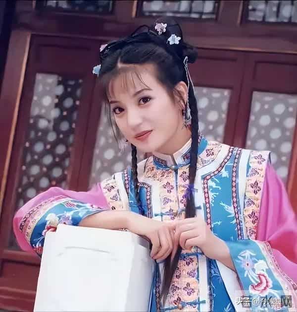 拔出萝卜带出泥！49岁赵薇近况被曝，原来圈内封杀只是冰山一角