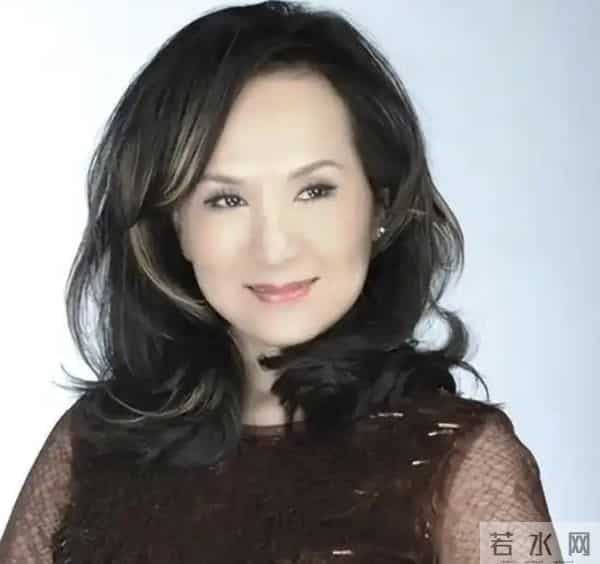 她事业巅峰时突然远赴美国,被老外“玩腻”后回国,如今变成这样