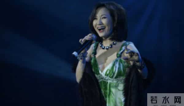 事业巅峰远赴美国，被老外“玩腻”后晚年回国，如今变成了这样！