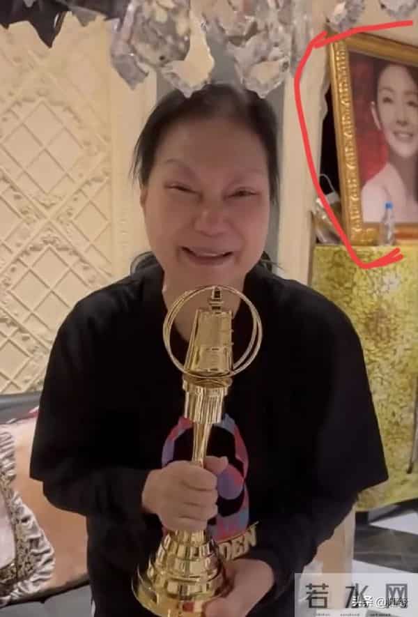 汪小菲搞麻六记五周年庆,小S送S妈礼物,大S遗像意外曝光