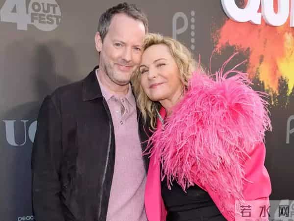 我们最爱的她69岁四婚嫁小14岁帅哥,活得爽全因这句顶级信条