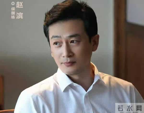 原来他俩是一家人,父亲两获飞天奖是老戏骨,儿子年近50是演技派