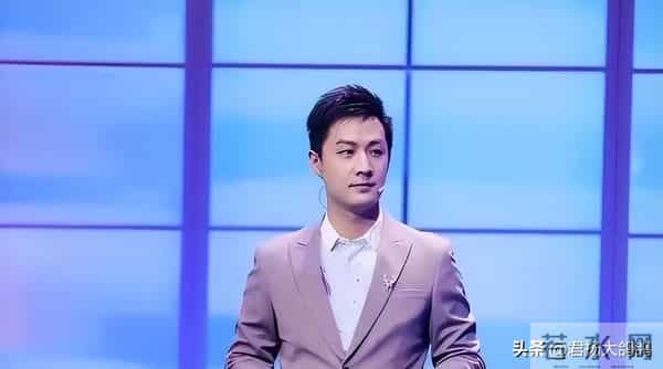 他是央视“学历最高”男主持，倪萍的接班人，娶演员妻子很幸福
