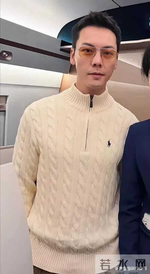 陈伟霆刚穿白色拉夫劳伦，何穗就晒咖色同款！这波隔空示爱