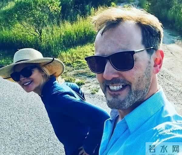 我们最爱的她69岁四婚嫁小14岁帅哥,活得爽全因这句顶级信条