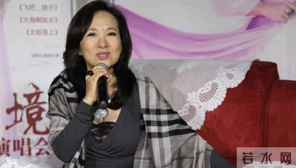 事业巅峰远赴美国，被老外“玩腻”后晚年回国，如今变成了这样！