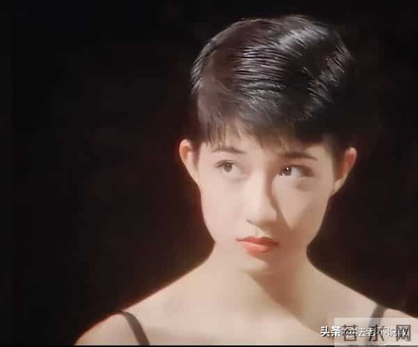 狐狸尾巴藏不住,黄一鸣自曝大四实习期怀孕,撕下王思聪的"体面"