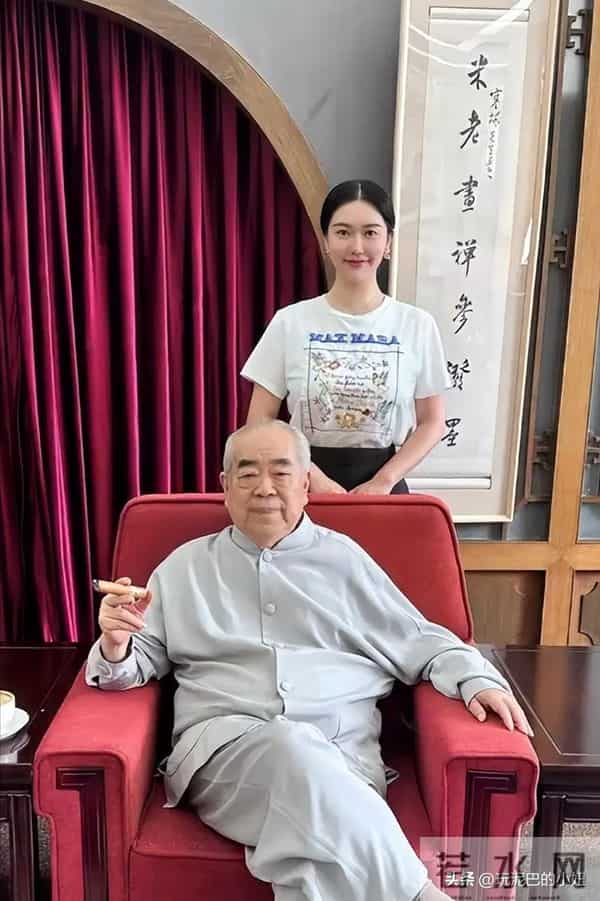 范曾露面回应，37岁徐萌近期产下独子，与54岁女儿断绝关系