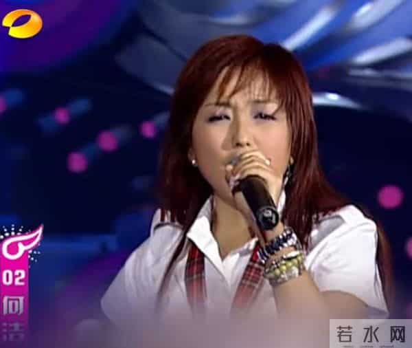 何洁咋成这样了!金头发黑皮肤身上也臃肿,连气质都变的含胸驼背