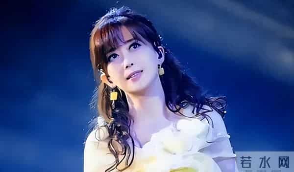 孟庭苇现状：风韵犹存容颜不改，56岁单身潇洒，儿子18岁长得超帅