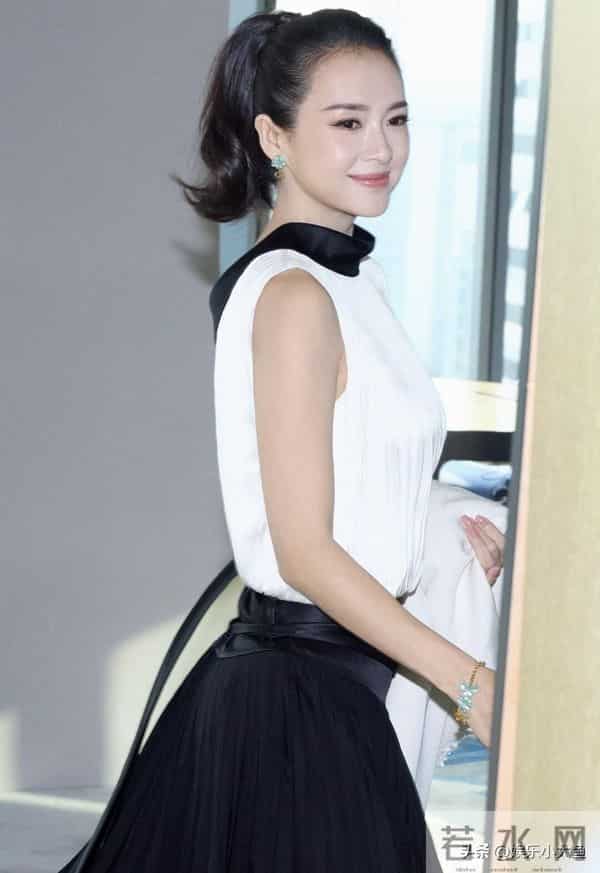 章子怡出席北京Dior之家开幕,穿米色长款外套,压轴出场大气漂亮