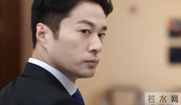 黄渤没说错,53岁未婚,为尽孝定居青岛的谭凯,已走上另一条大道