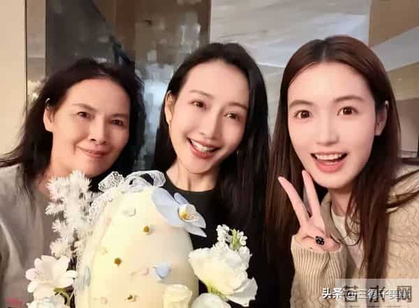 “夜光剧本”7年后,只字不提孩子生父的王鸥,走上了杨幂的老路