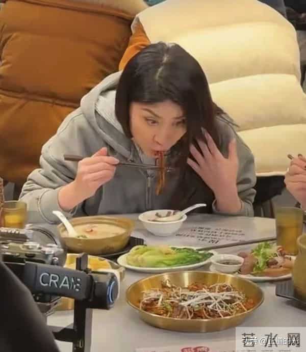 53岁陈慧琳：人生最大阻碍是脸大 宁愿肥也不医美 路边摊吃粉接地气