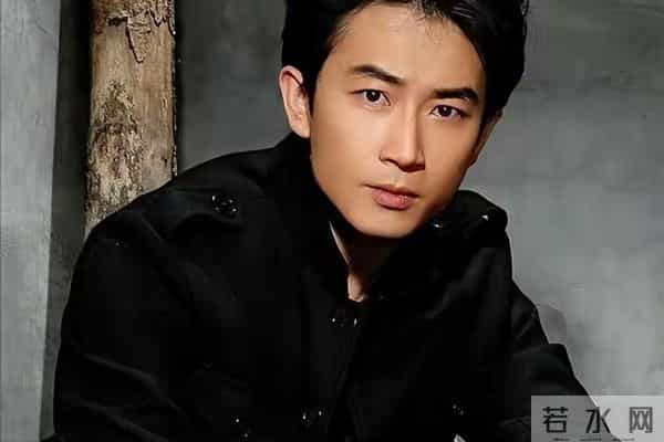 原来他俩是一家人,父亲两获飞天奖是老戏骨,儿子年近50是演技派