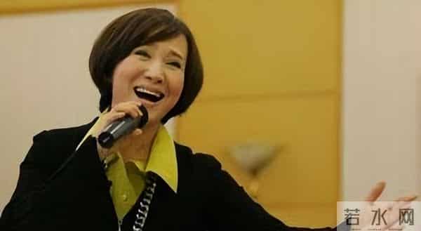 事业巅峰远赴美国，被老外“玩腻”后晚年回国，如今变成了这样！