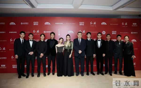 不合影不知道，一合影全露馅！原来这些明星都是潜藏的“小土豆”