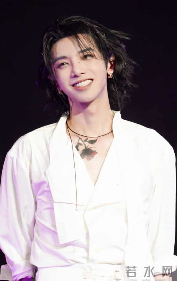 看了家世才明白，为何华晨宇年纪轻轻就身价过亿，掌控5家公司