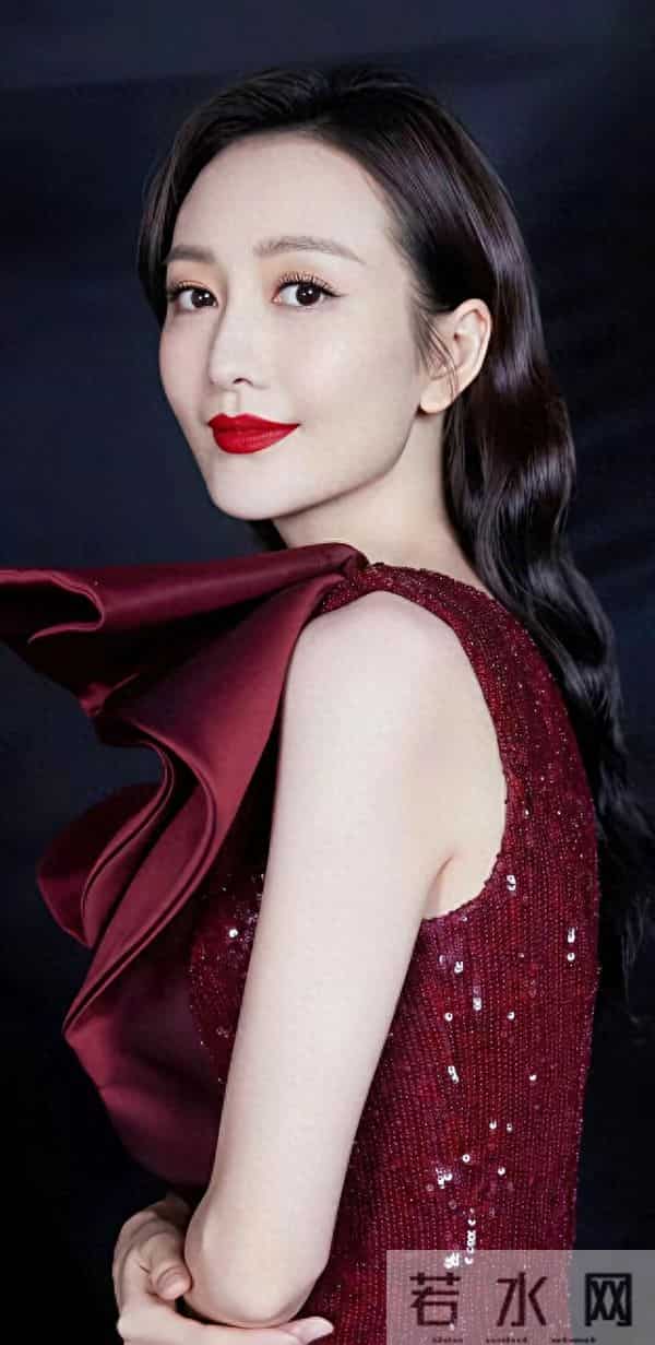 王鸥的迷人魅力,优雅与惊艳并存