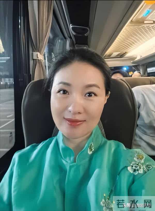 他俩原来是夫妻,她是著名歌唱家,12次上春晚,丈夫是企业董事长