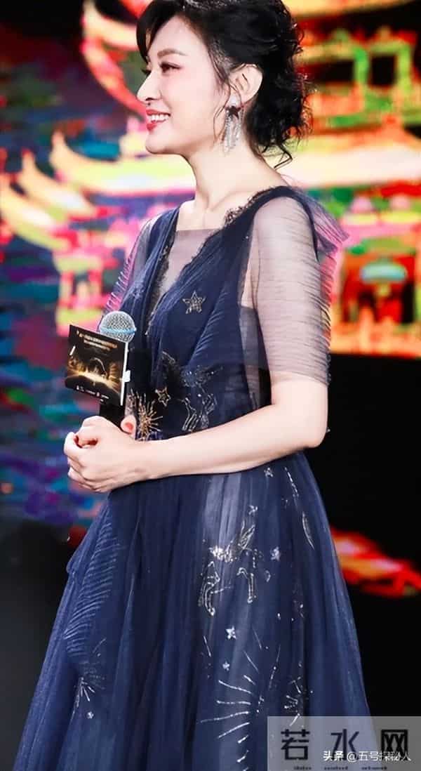 她“抛弃”前夫再嫁百亿富豪，从央视辞职8年，今56岁跨行当演员