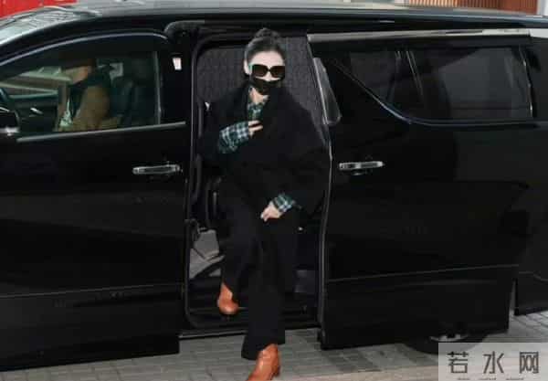 张柏芝出庭照神图来了，五官立体又精致，皮肤白到发光