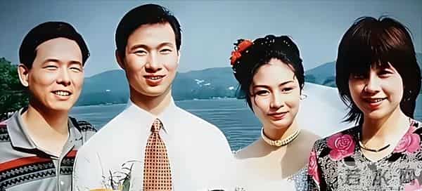 64岁蔡振华老婆，原来是她，如今演员儿子成两人的骄傲