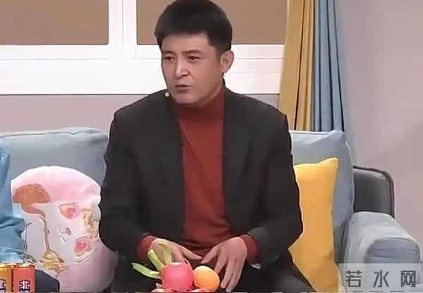 明着吃软饭?多次上春晚竟然全是老婆的功劳,结婚多年被拿捏死