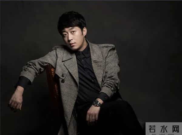 曝贾士凯被知名导演醉吻,杨洋提前离场很淡定,曾还与baby传绯闻