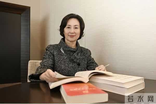 临终将“私生子”交给何超琼,赌王下的这盘大棋,五年后才看懂