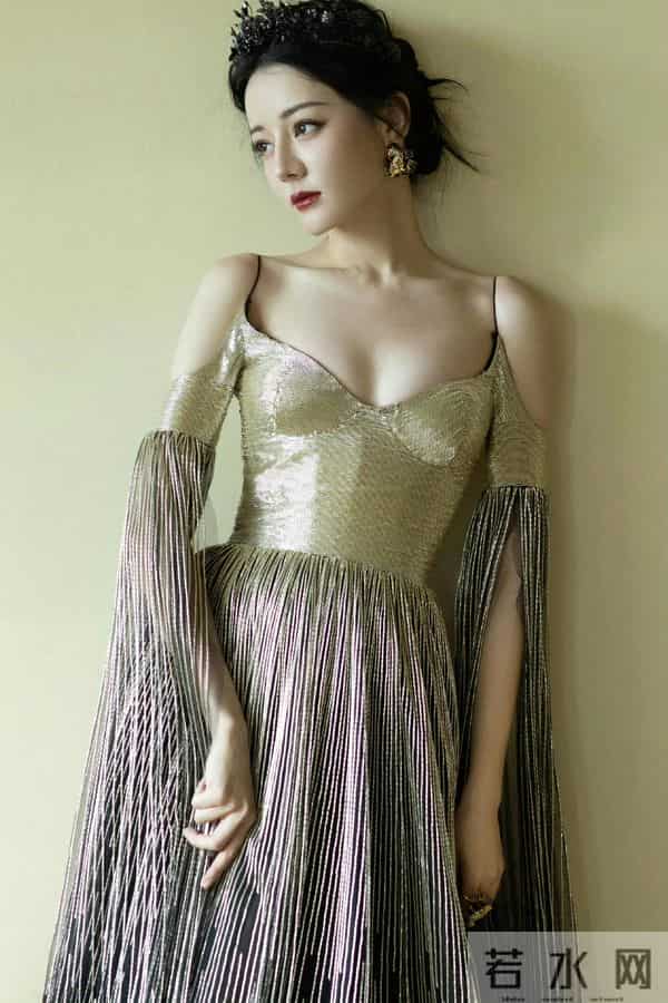 迪丽热巴身材缩水了不少