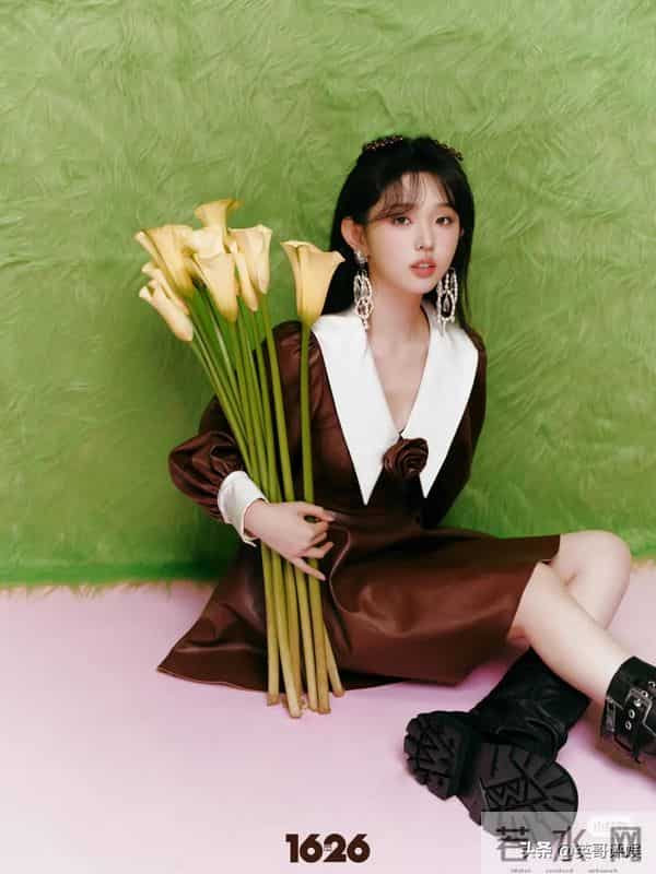 同登杂志封面的5位短剧女主，郭宇欣才叫绝色，其他人只能算漂亮