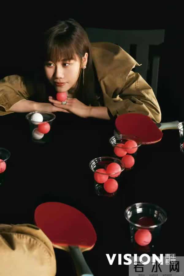 陈幸同换新发型好洋气,挑染的银色好漂亮啊,没有刘海更美丽大气